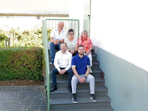 svs-verbindungselemente-Team-Treppe-Ueber-uns-2000x1500px.jpg