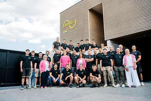 Fahrion-Poolbau-Gartenbau-Team-2026-2000x1333px.jpg