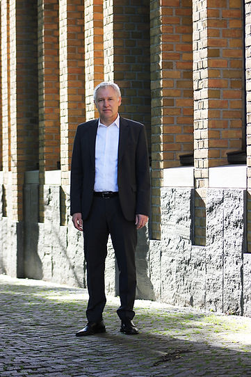 Ralf-Schaefer-Kontakt-Wealth-Management-1000x1500px.jpg