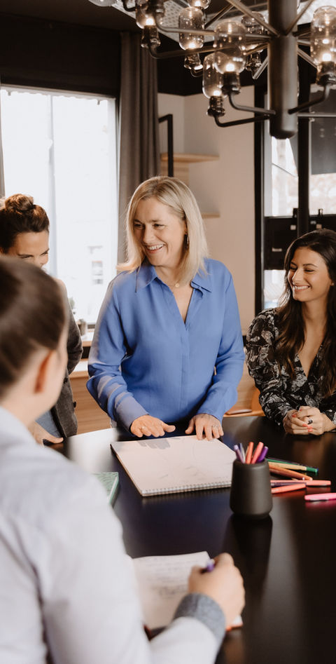 Atelier de formation avec un groupe de personnes