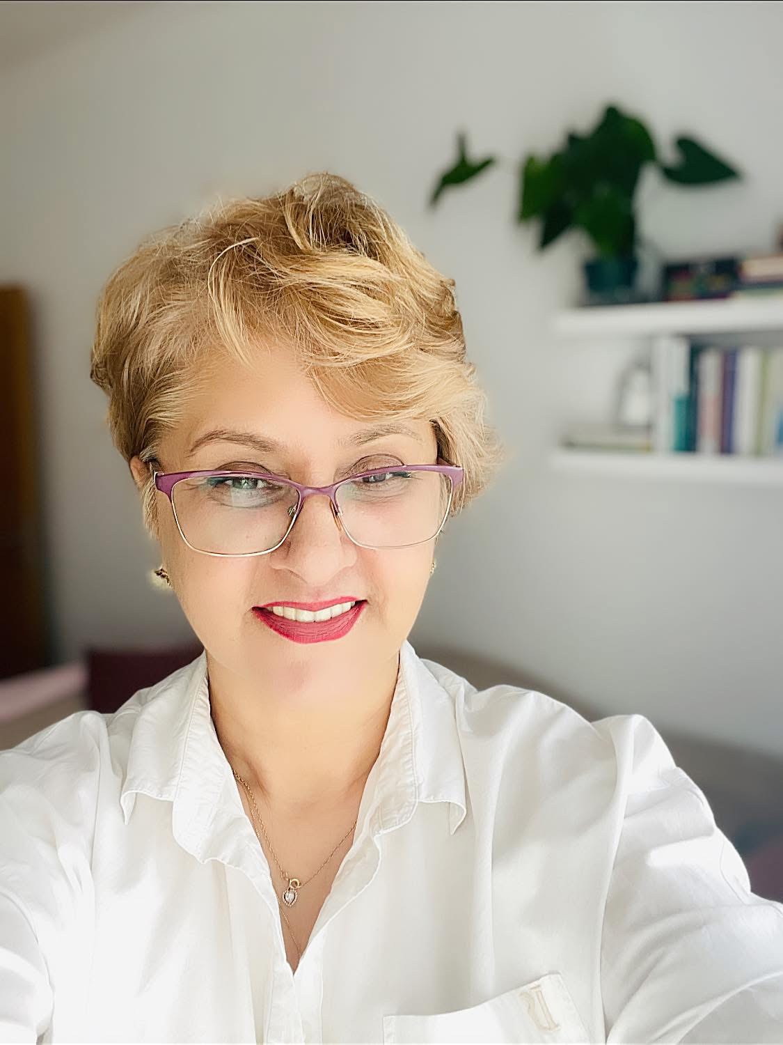 Poza scriitorului: Cristina Stănilă