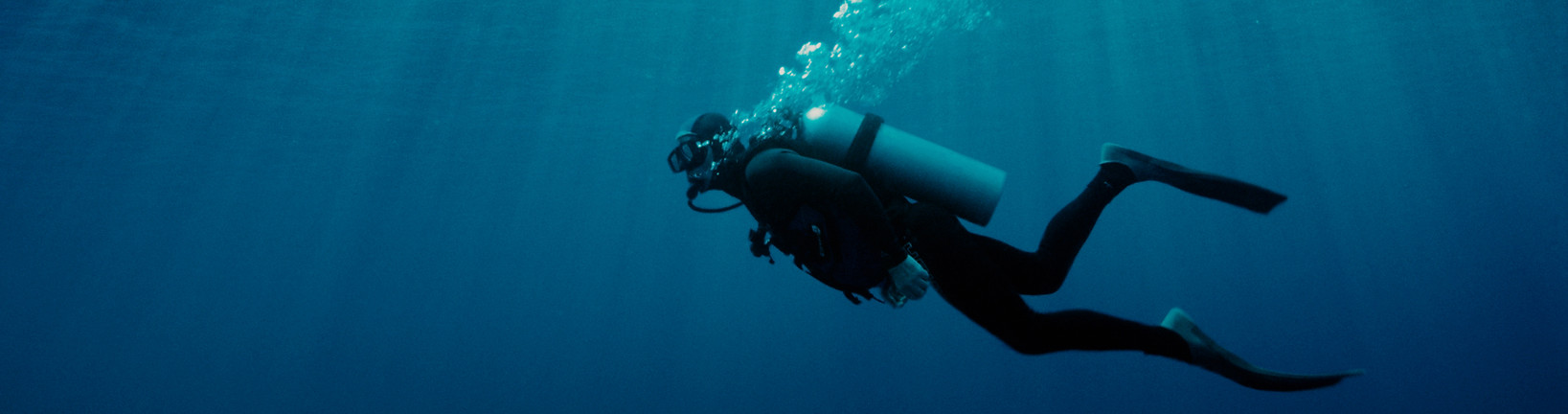 Scuba Diver Underwater_edited.jpg