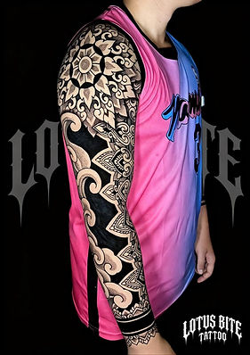 รอยสักแมนดาลาเต็มแขนสไตล์ MANDALA STYLES โดย Lotus Bite Tattoo