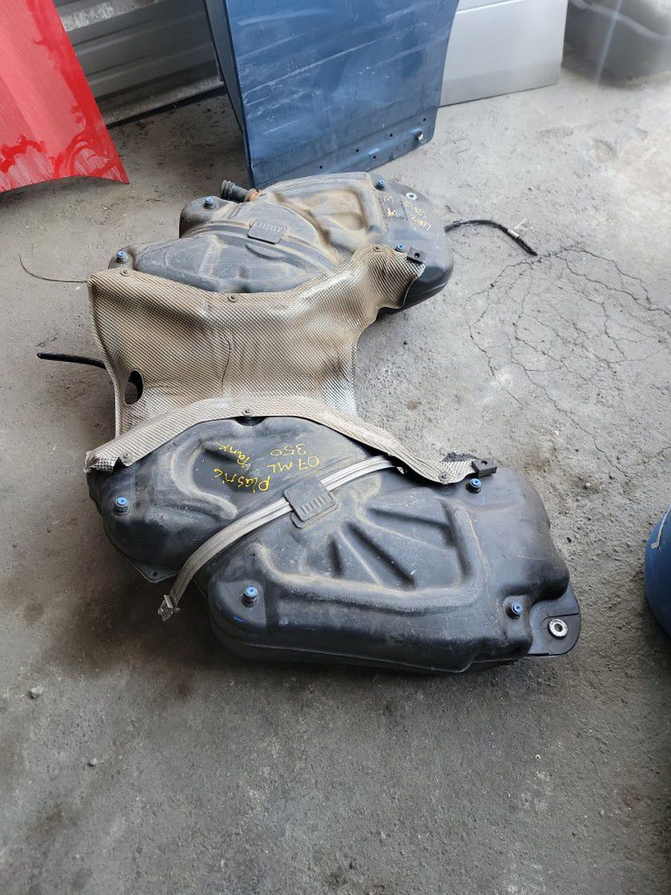 Miniatura: 2007-2009 Mercedes Benz ML 350 Gas Tank $350