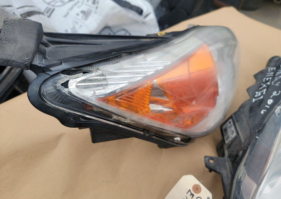 Miniatura: 2013-2018 Ford CMAX Left Headlight $200 Right Headlight broken $50 sooooollld  l