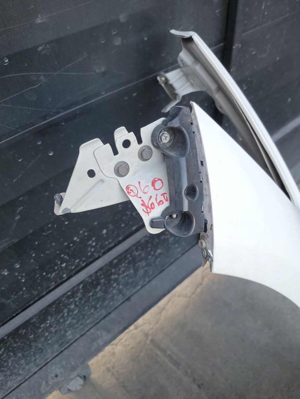 Miniatura: 2019-2020 Infiniti Q60 Left Fender $650