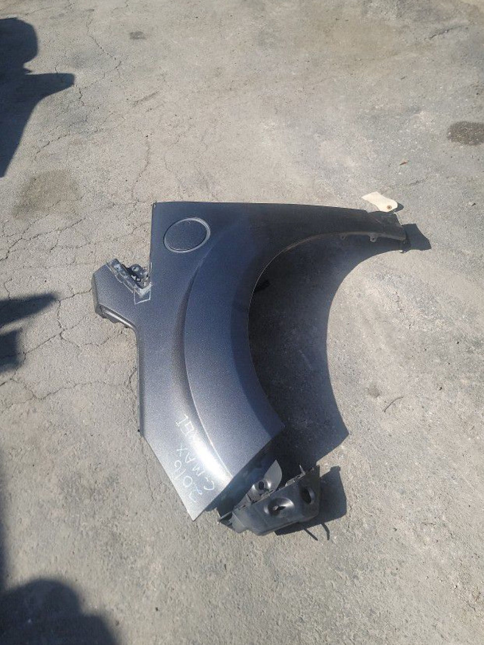 Miniatura: 2013-2018 Ford CMAX Hood Assembly $375
