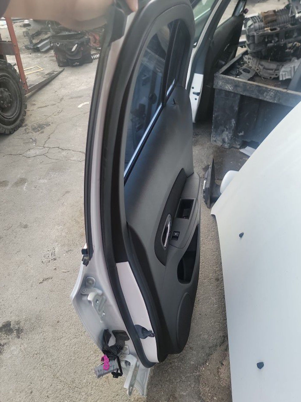 Miniatura: 2011-2016 Chevy Cruze Right Rear Door $300