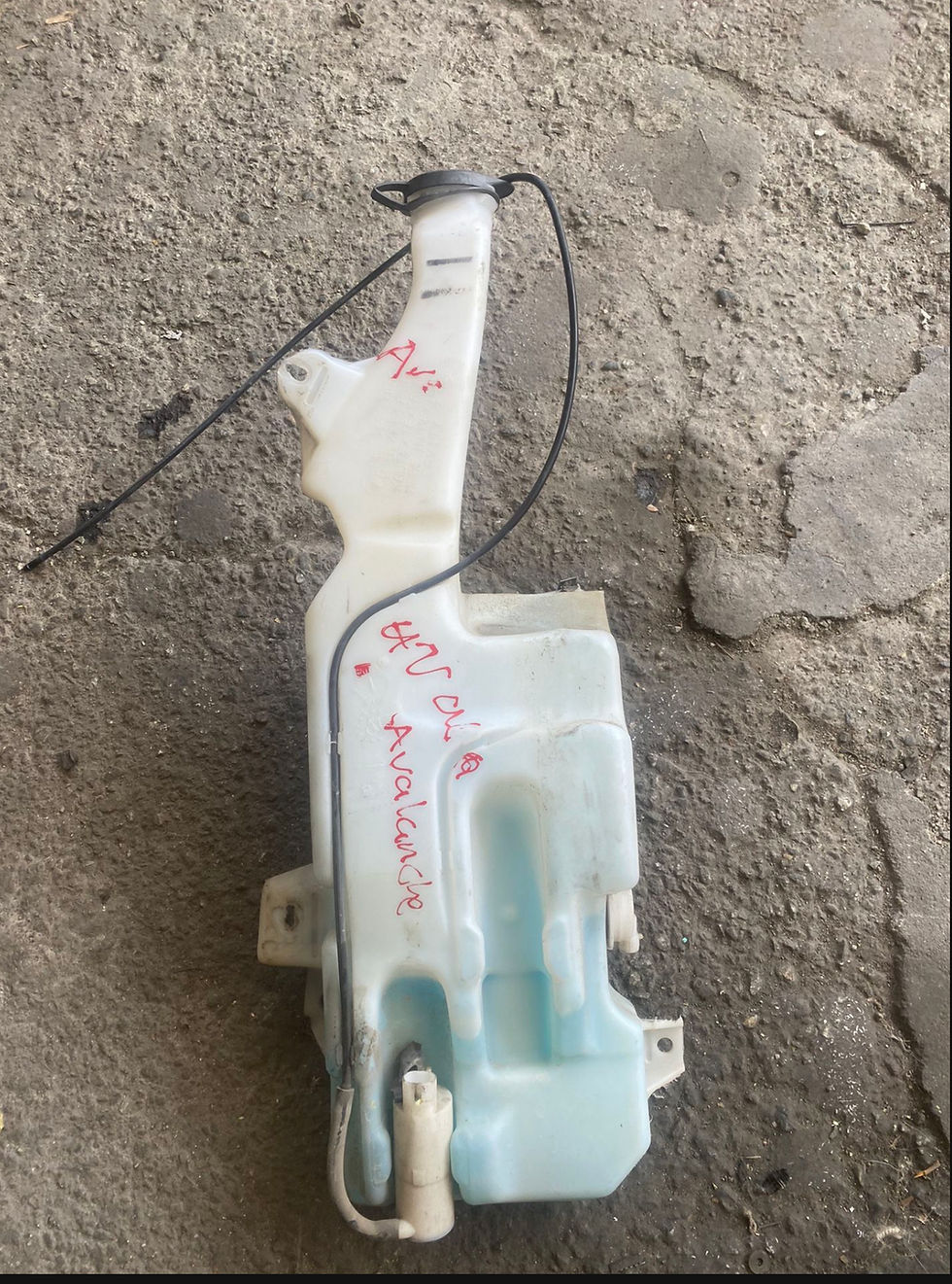Miniatura: 2008 Chevy Avalanche Windshield Washer Fluid Tank Reservoir 