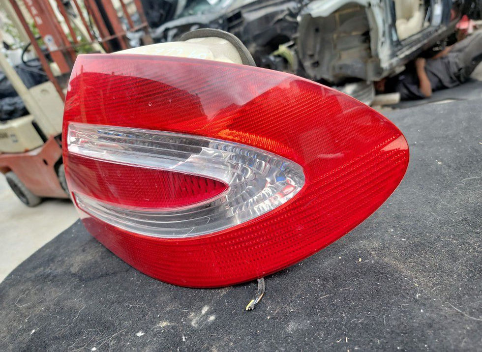 Miniatura: 2003-2009 Mercedes Benz CLK Tail light Right Side $100