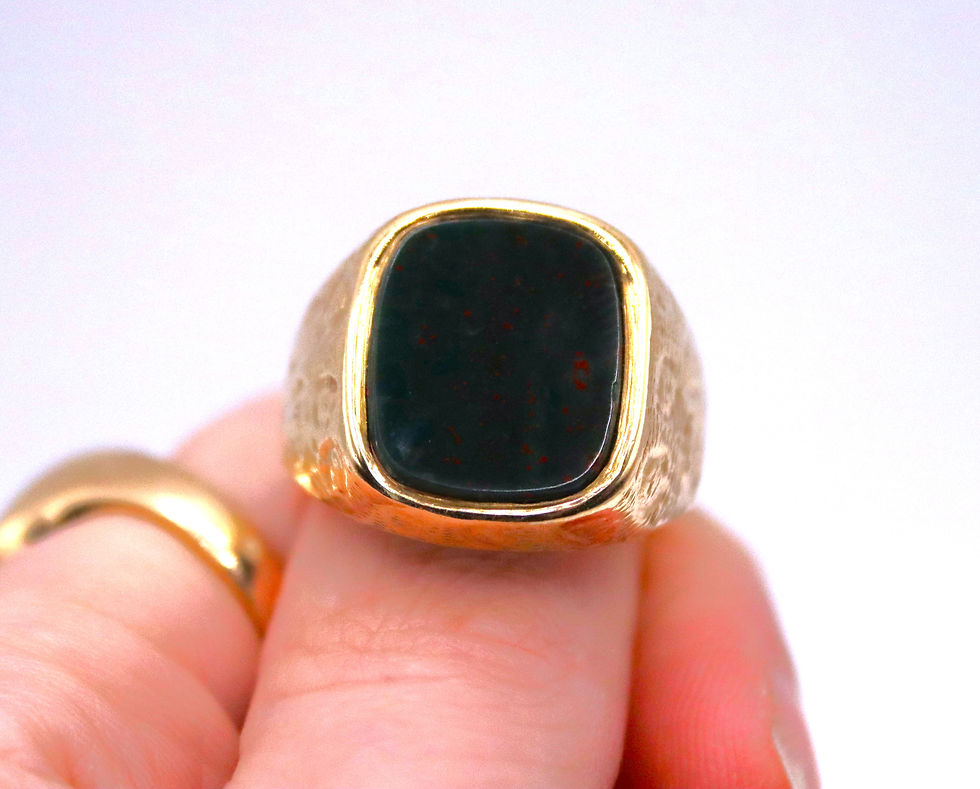 Thumbnail: 9ct Gold Signet Ring with Bloodstone