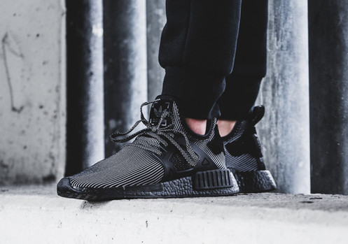 adidas nmd xr1 triple black r2 pattern