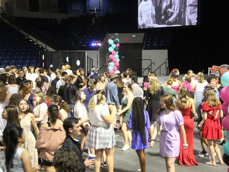 PHOTO STORY: Cutting a Rug at the Throwback Prom