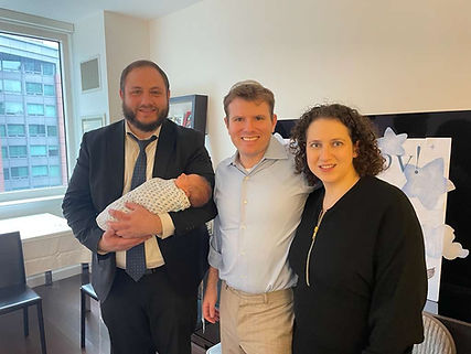 manhattan-bris-with-mohel-parents-and-baby.jpeg
