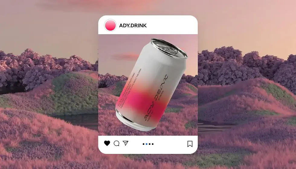 Eine rot-weiße Getränkedose vor einer violett-grünen Hügellandschaft.