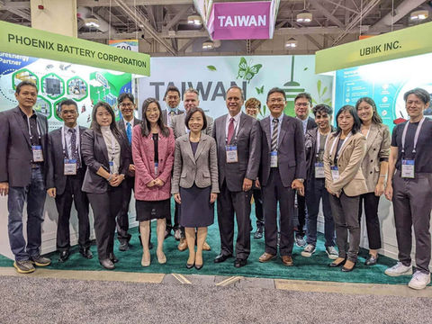 A group photo of participants at 2022 Electricity Transformation Canada