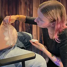 Mia's magic schminkt zwangere buik