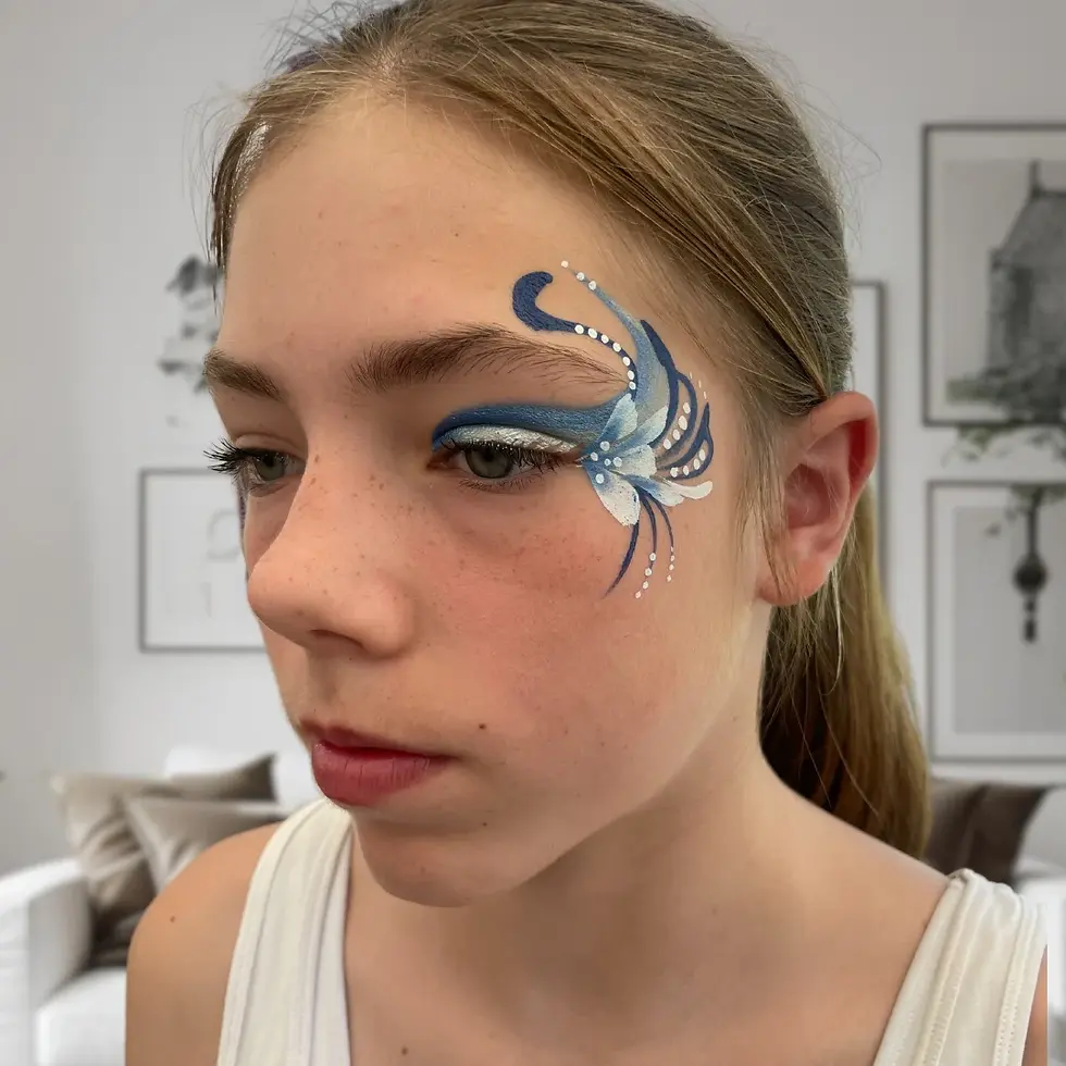 meisje met blauwe eye design