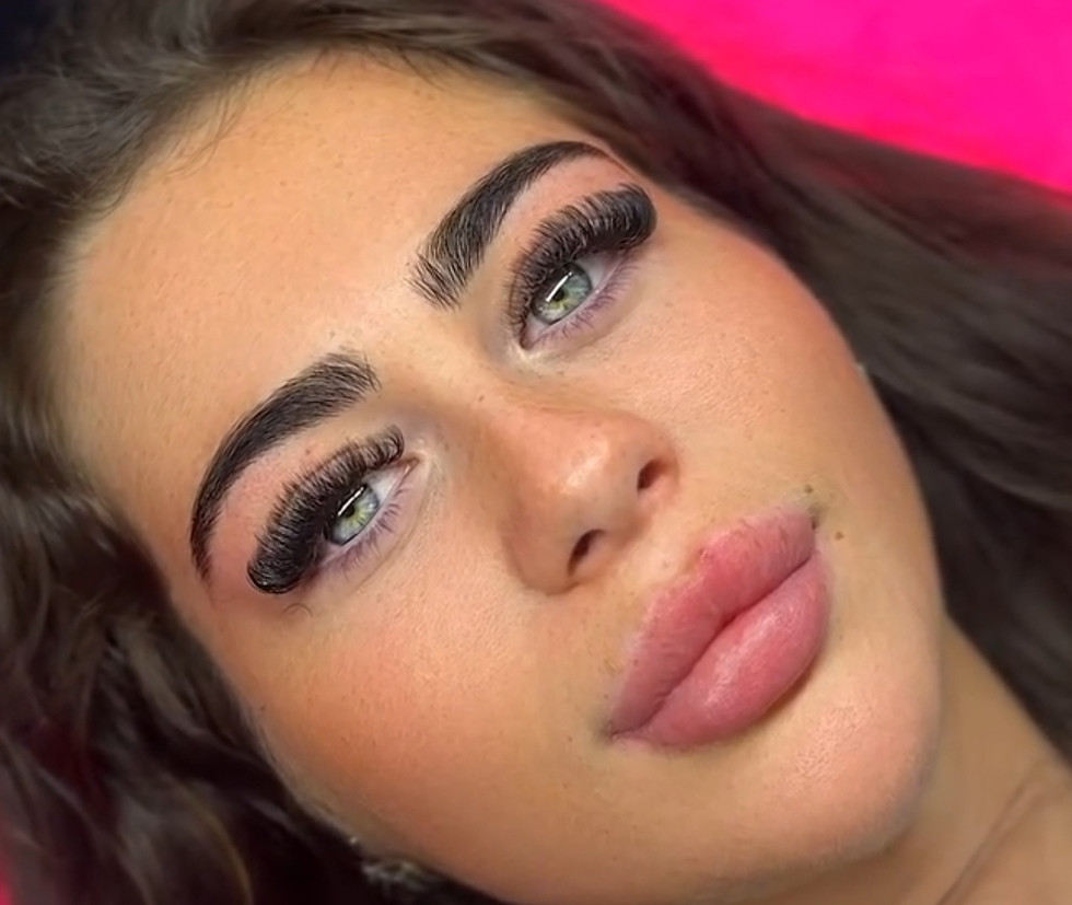 Mega volume lashes by lashes and glamour