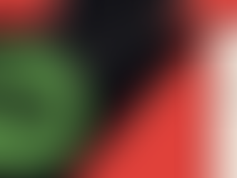 Logo verde do Spotify sobre composição abstrata geométrica em vermelho, preto e creme, com faixas diagonais.
