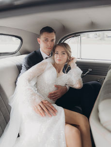 CHAMPAGNE TOWERS & CANDLELIT DINNERS: THE MOST PHOTOGENIC WEDDING DETAILS