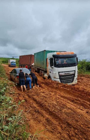 Vergonhoso a situação de um trecho de uns 40km da MT 170 entre Castanheira e Juruena