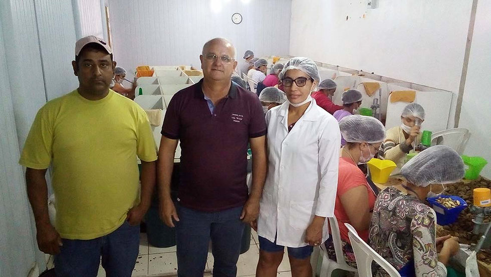 Luis Braz, vice-prefeito de Juína, visita Cooperativa e se impressiona com a organização.