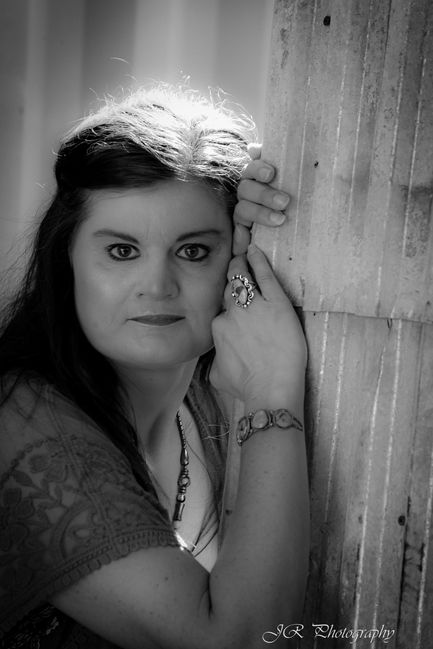Woman posing, leaning on wooden wall, Black and White Portraits, portrait photography, Joyful Aperture Juanita's Photography