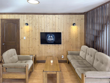 Chez léonard salon avec  claustra