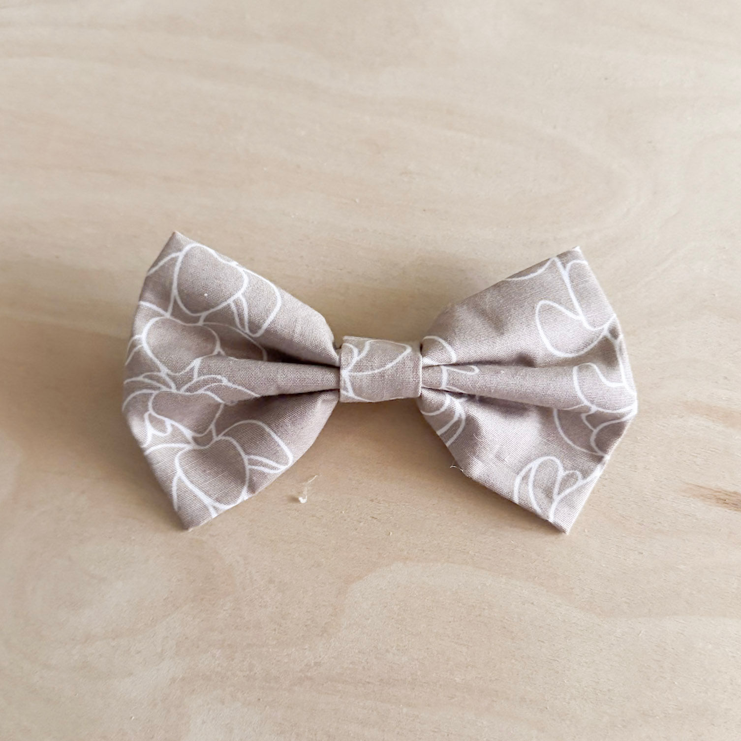 Tan Leis Hair Bow