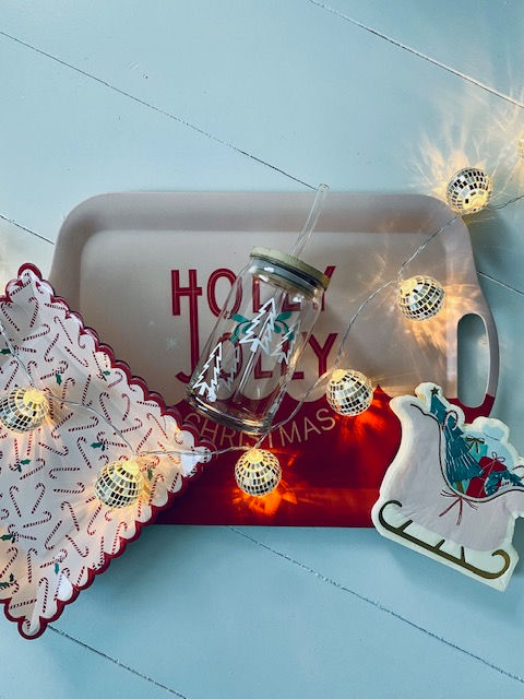 Thumbnail: Candy Canes Scallop Plate