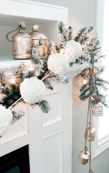 Thumbnail: Brass 4 Bell Garland