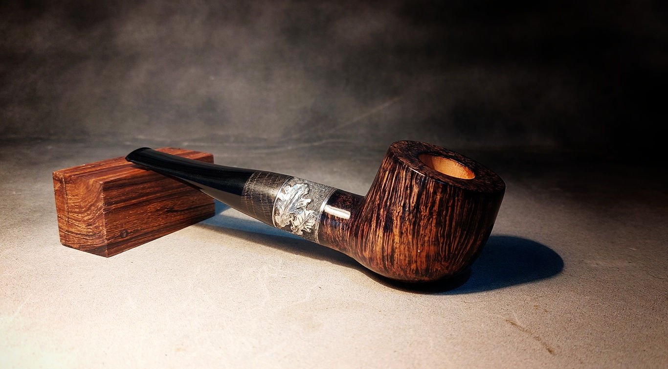 a corn leaf engraved band on briar pipe with morta accent