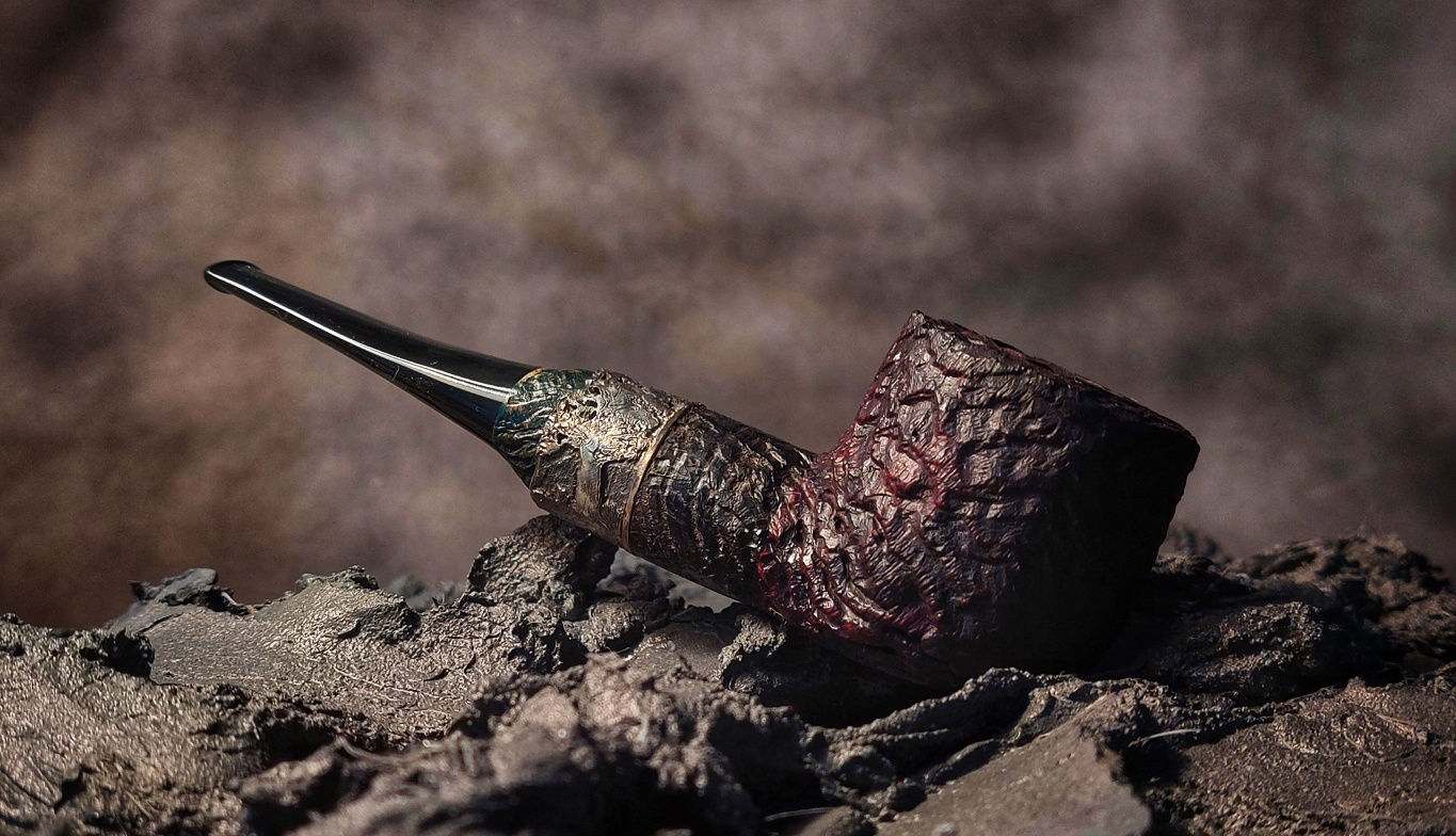 Oak tree engraved briar pipe