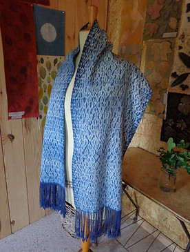 écharpe tissée shibori indigo