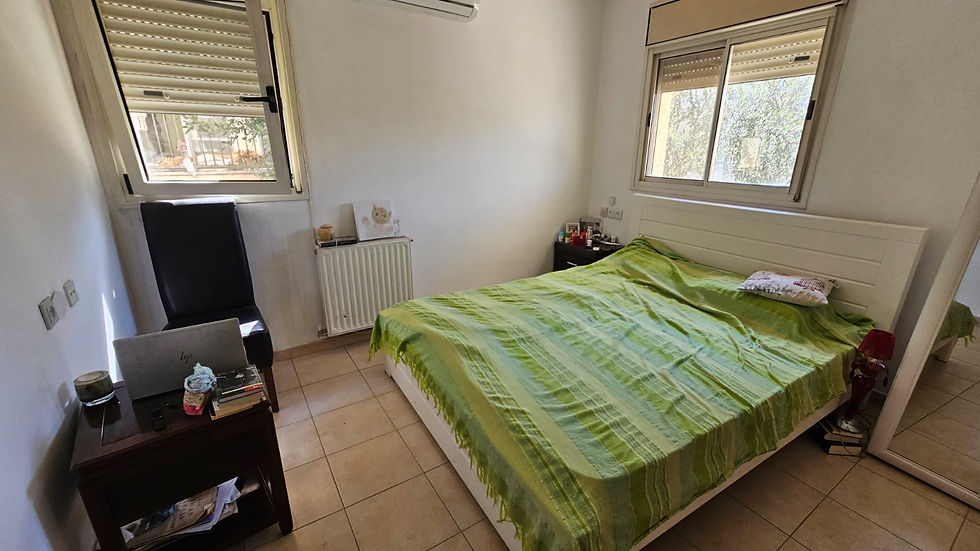 bedroom in beit hakerem jerusalem