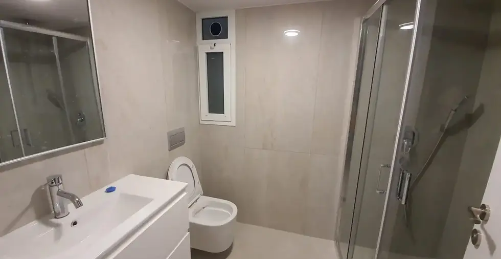 bathroom in nachlaot jerusalem