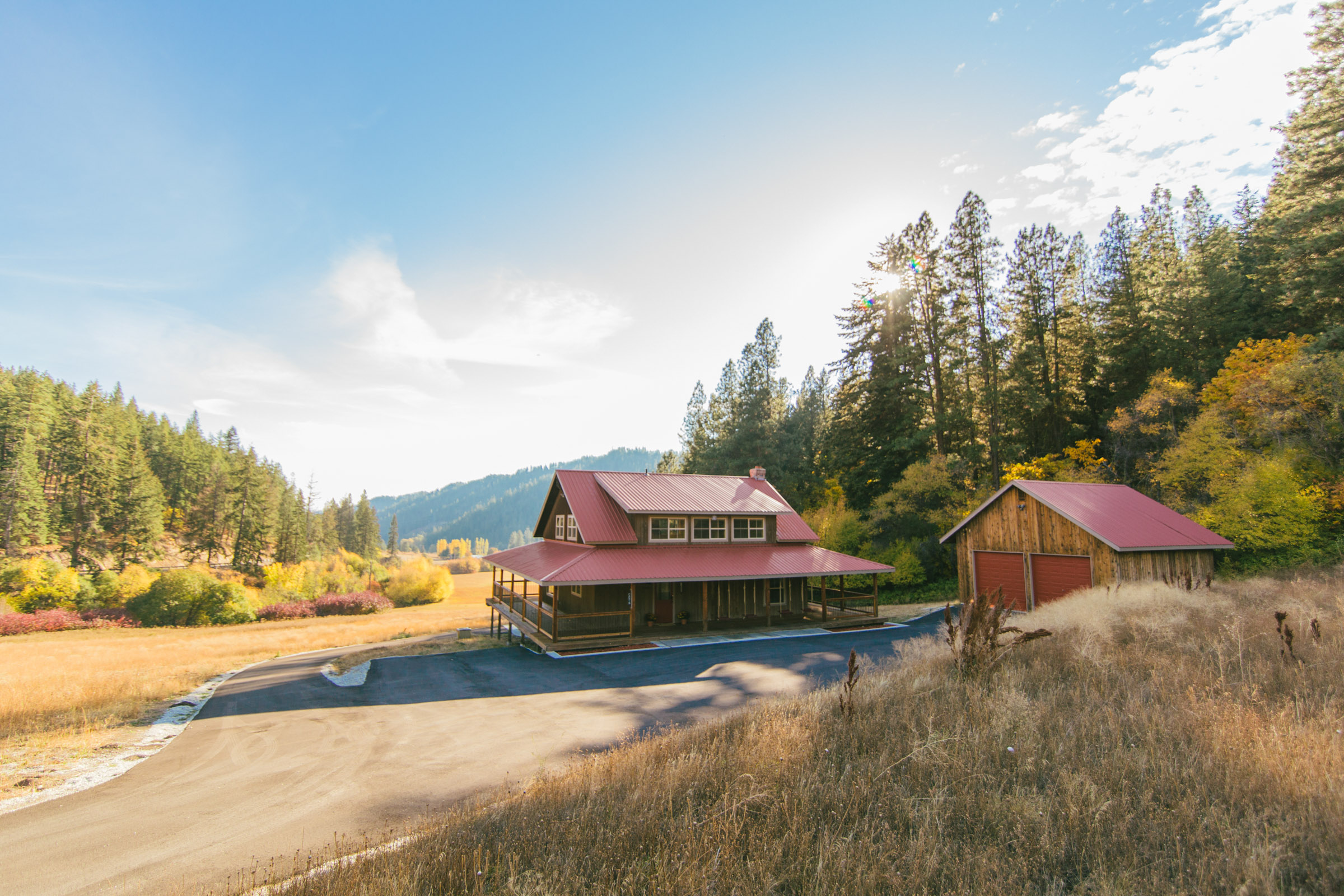 Plain Leavenworth Snowmobile Hike Vacation Rental Wedding Cabin