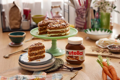 Karottenkuchen auf grüner Etagere mit Nutella – Food-Still für Nutella „Baking Queens“, Andreas Reimann