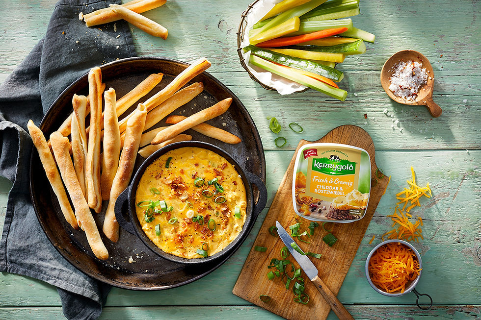 Kerrygold dip with breadsticks and vegetable sticks – recipe photography for Kerrygold, Andreas Reimann