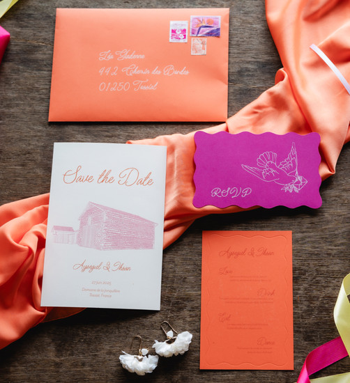 Flatlay papeterie coloré mariage