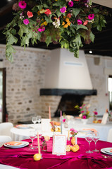 plafonnier table mariage coloré