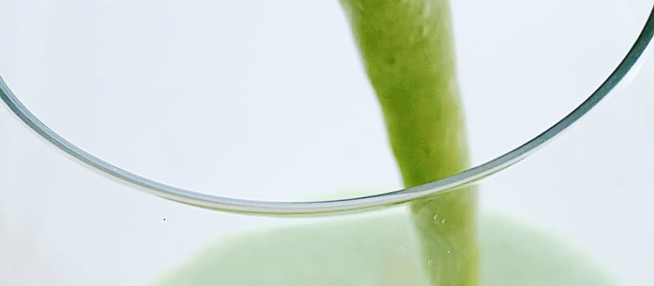 Creamy kale banana and pineapple smoothie