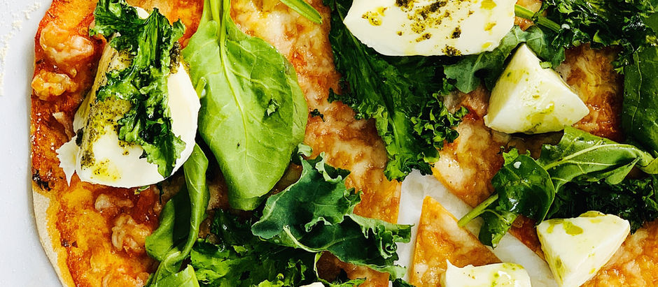 Cheat's pizza with kale and fresh mozzarella
