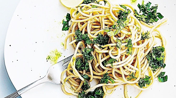 Spaghetti in a parsley garlic butter sauce