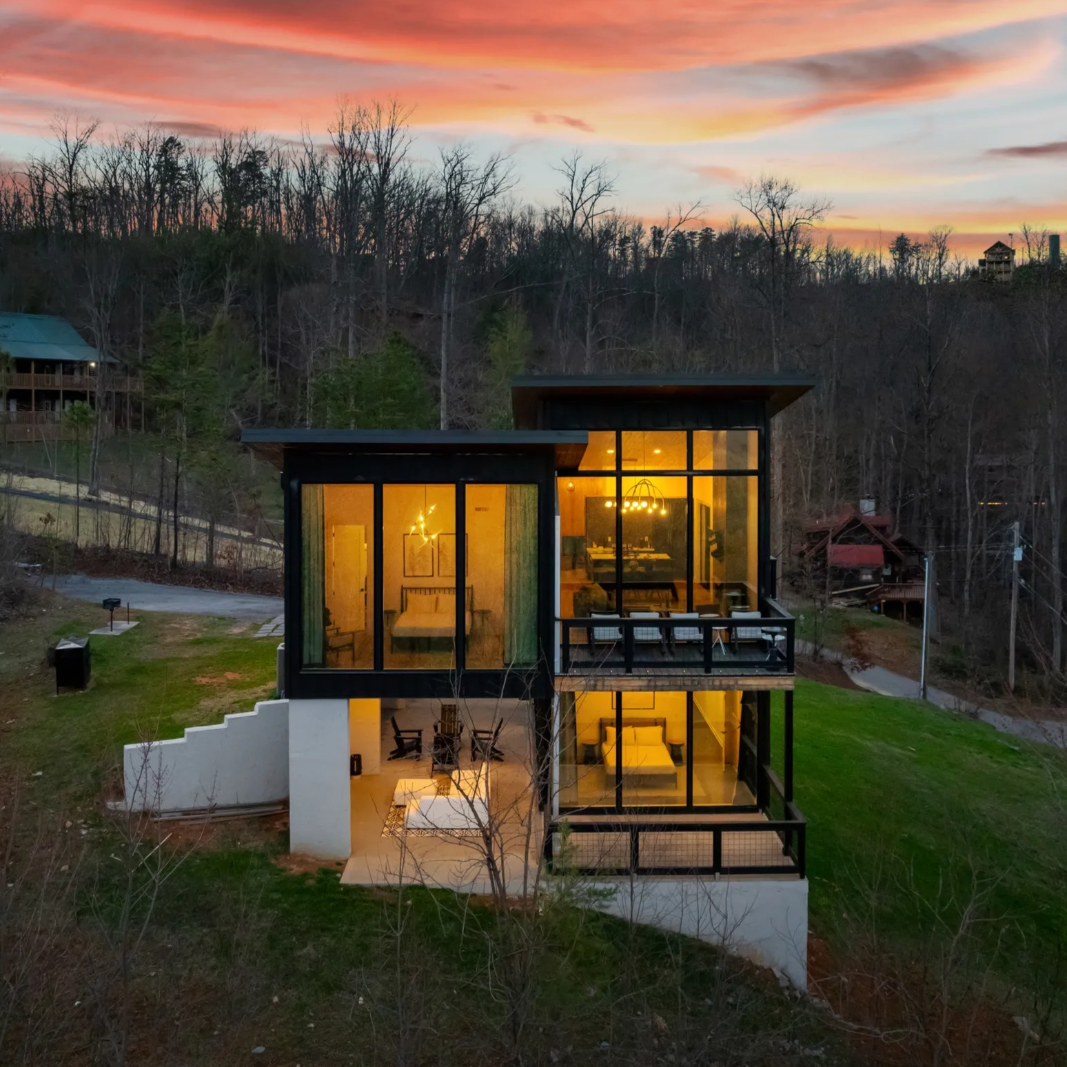 Vayhaus Gatlinburg exterior at sunset