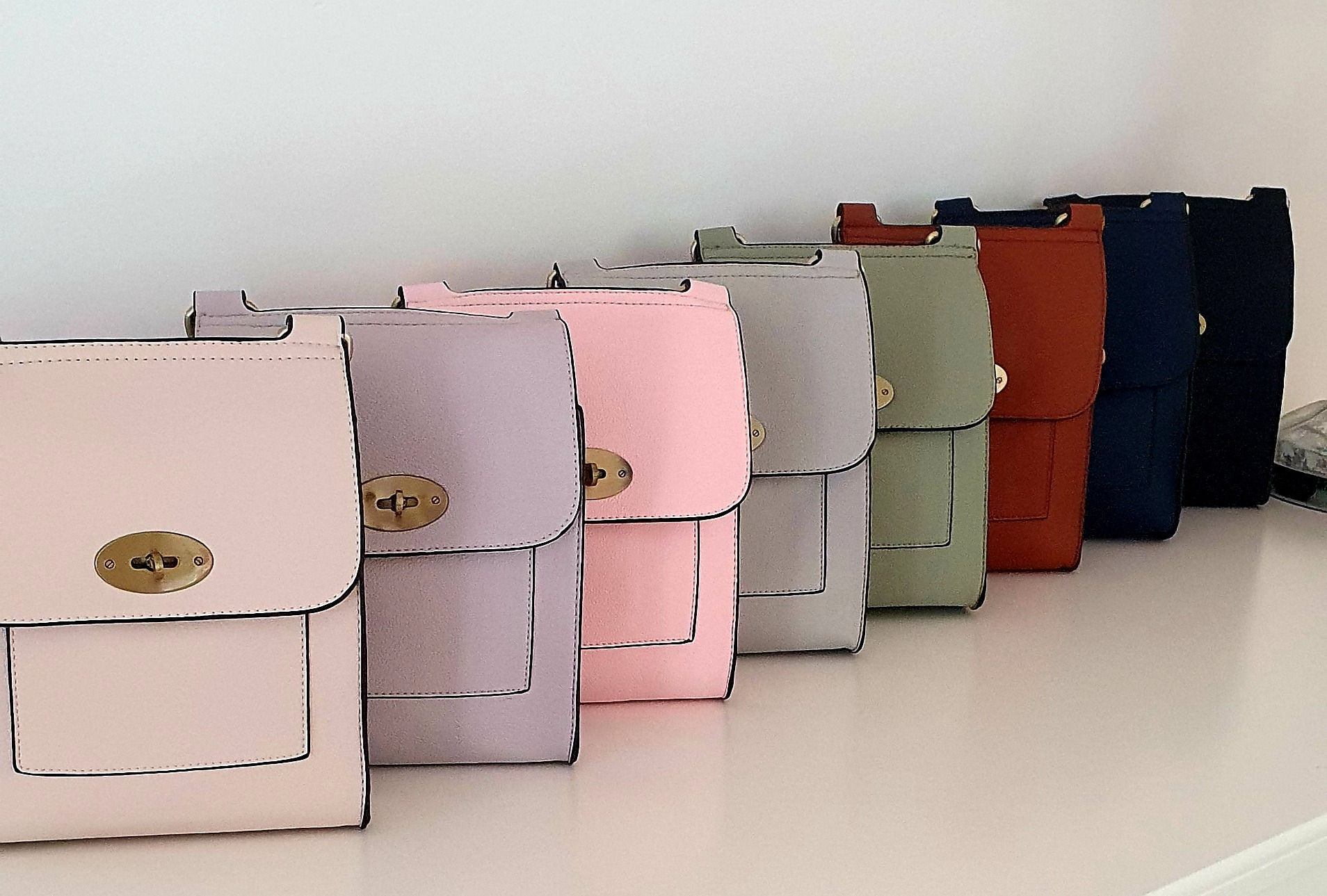 The MANHATTAN Crossbody Bag