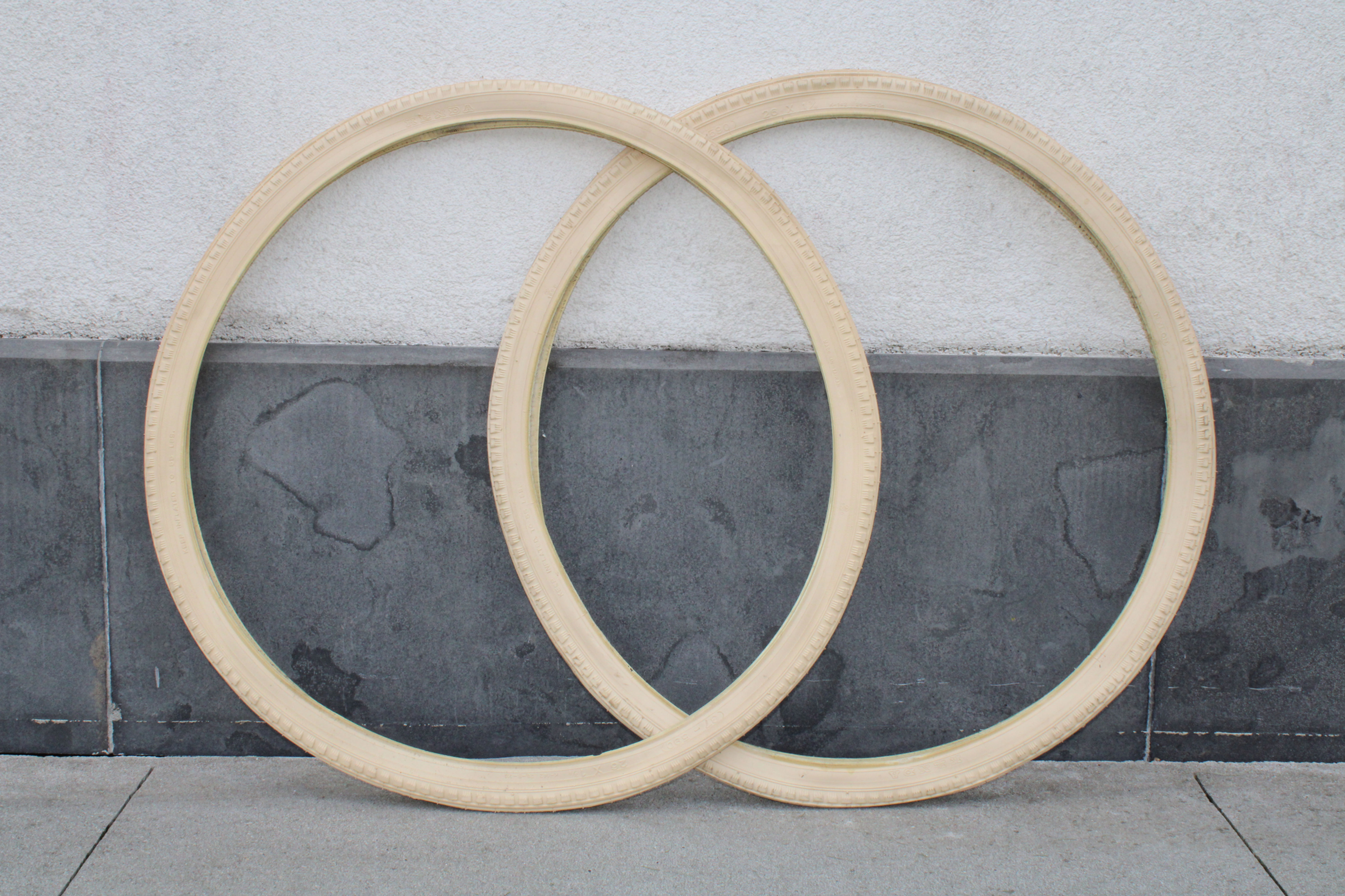 PAAR (97-590) 26 X 1 3/8 CRÈME WIT KENDA