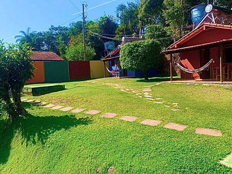 vista dos chalés da pousada recanto do chale em macacos