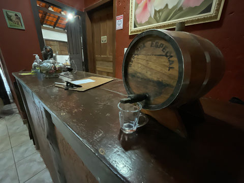 barril de cachaça da pousada recanto do chalé